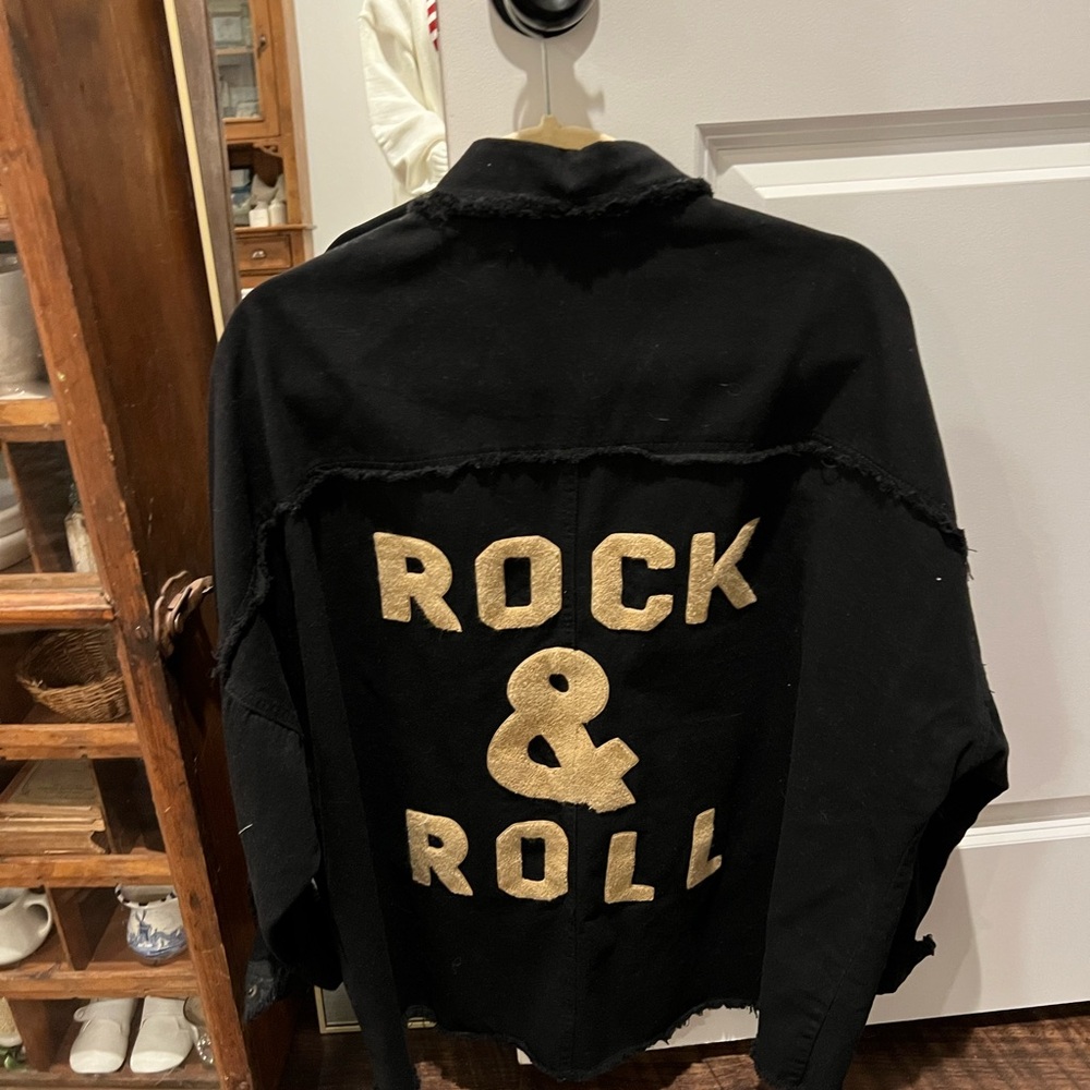 DAVI & DANI Black and Gold Bomber Jacket with Bold Design